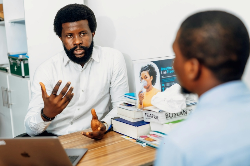 Mental health professional discussing treatment with a patient, showing how integrating TMS with counseling can combine clinical care with talk therapy.